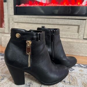 Kohl's Apt 9 Woman’s Black Ankle Boots with Gold Zipper Detail Size 7M
